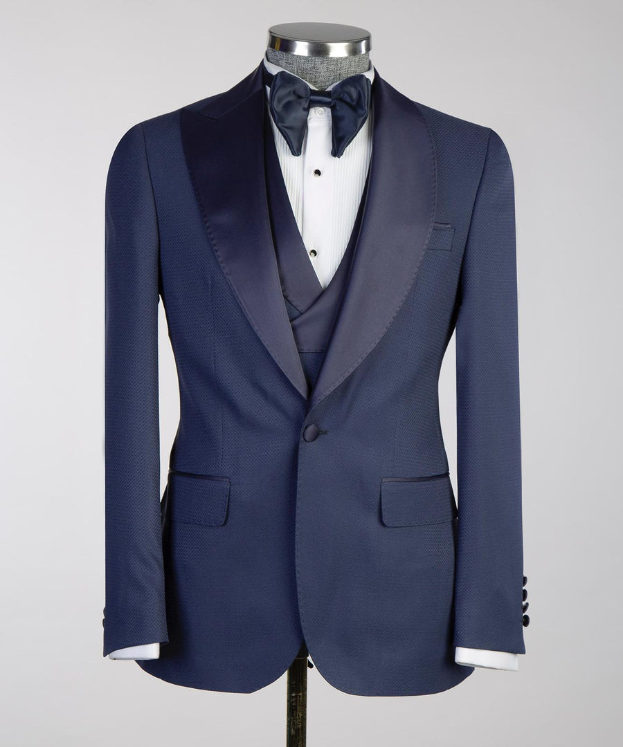 Sleek round collar classic tuxedo